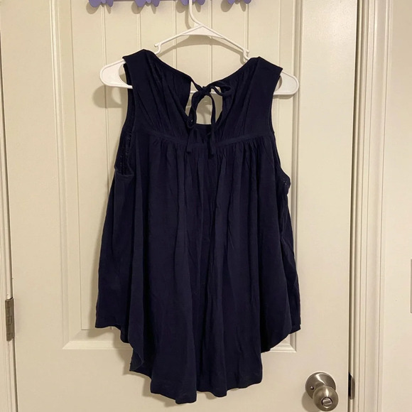 NWT | GAP women’s navy‎ blue sleeveless tie neck blouse — large - Picture 3 of 5